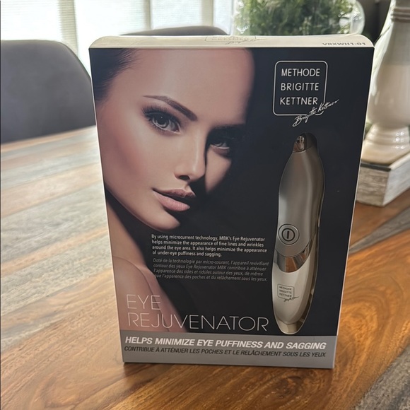 Silver Makeup Brush Set for Flawless Application - Picture 1 of 4